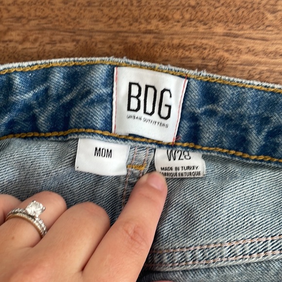 Women’s size 28 BDG Mom jeans - Picture 3 of 13